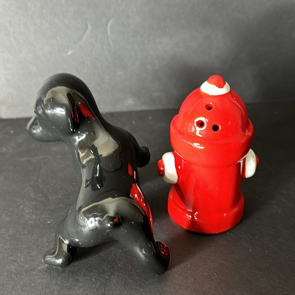 Dog and Fire Hydrant Salt and Pepper Shakers - Picture 8 of 14